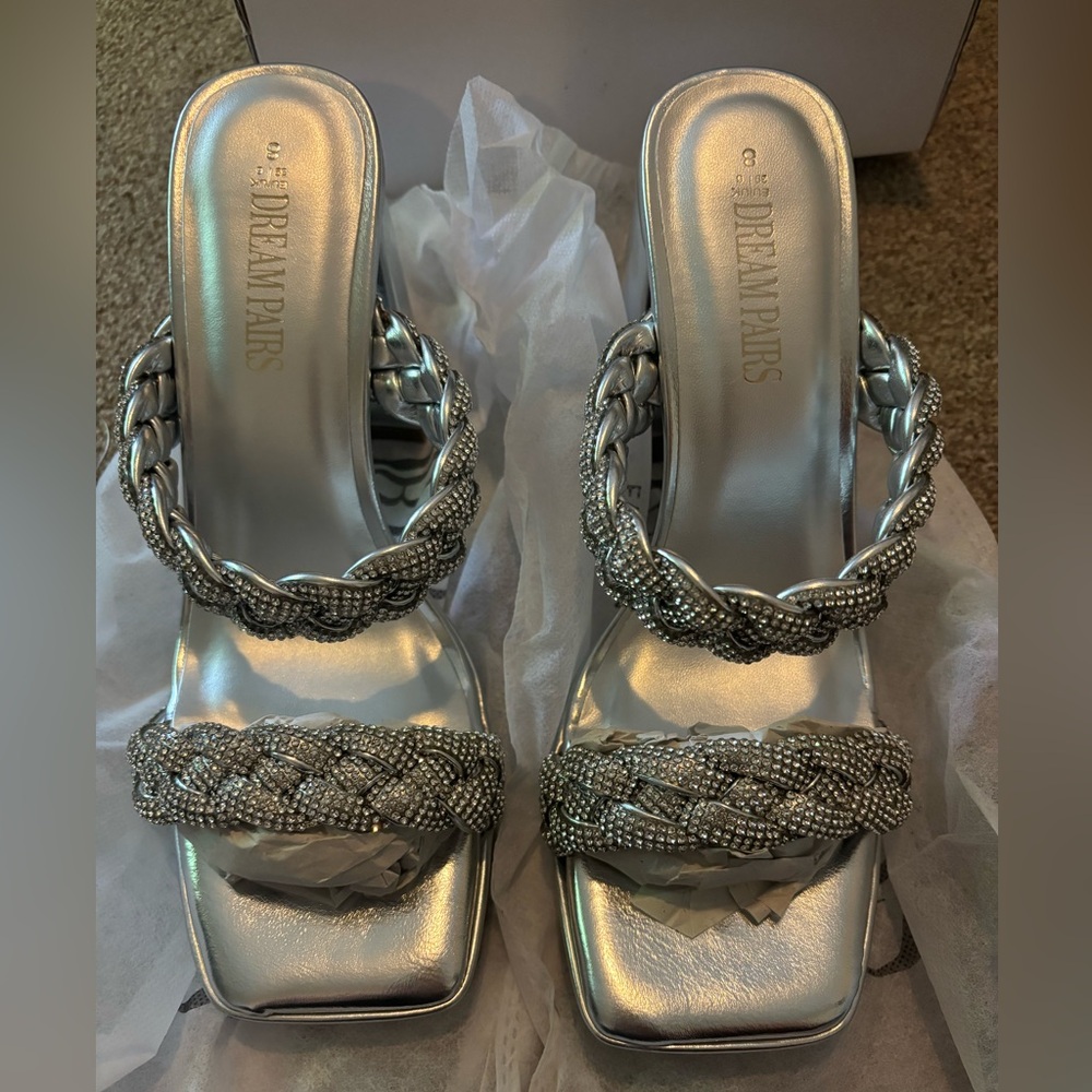 Dream Pairs women’s size 8 silver rhinestone heels. NIB